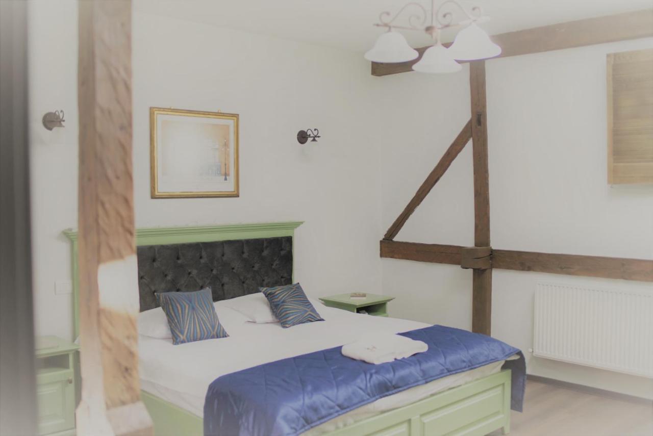 Hotel La Curtea Domneasca Piatra Neamţ Exteriér fotografie