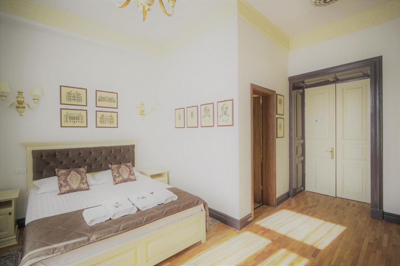 Hotel La Curtea Domneasca Piatra Neamţ Exteriér fotografie
