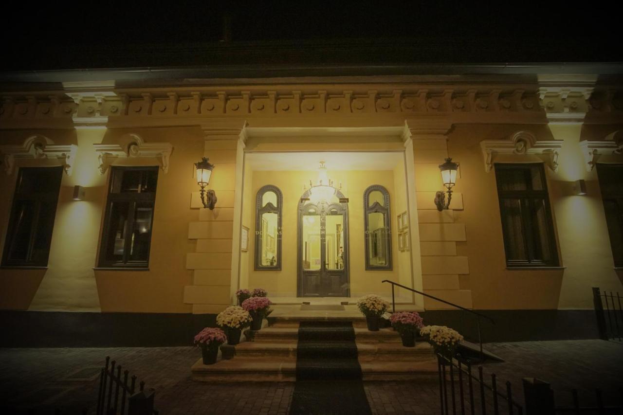 Hotel La Curtea Domneasca Piatra Neamţ Exteriér fotografie